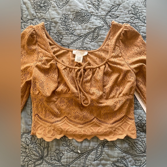 Kirious Los Angelous Laser Lace Crop Top - Picture 5 of 6